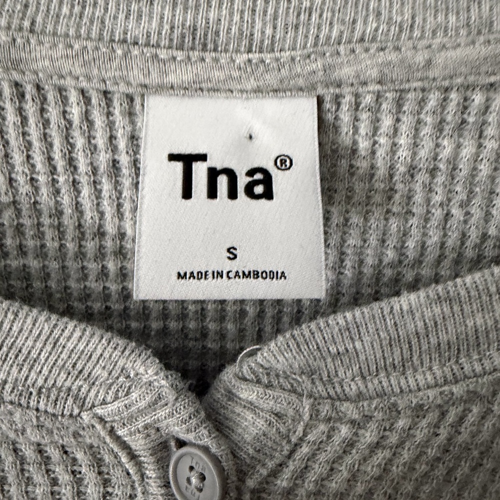 TNA Light Gray Ribbed Crop Top - Picture 3 of 5